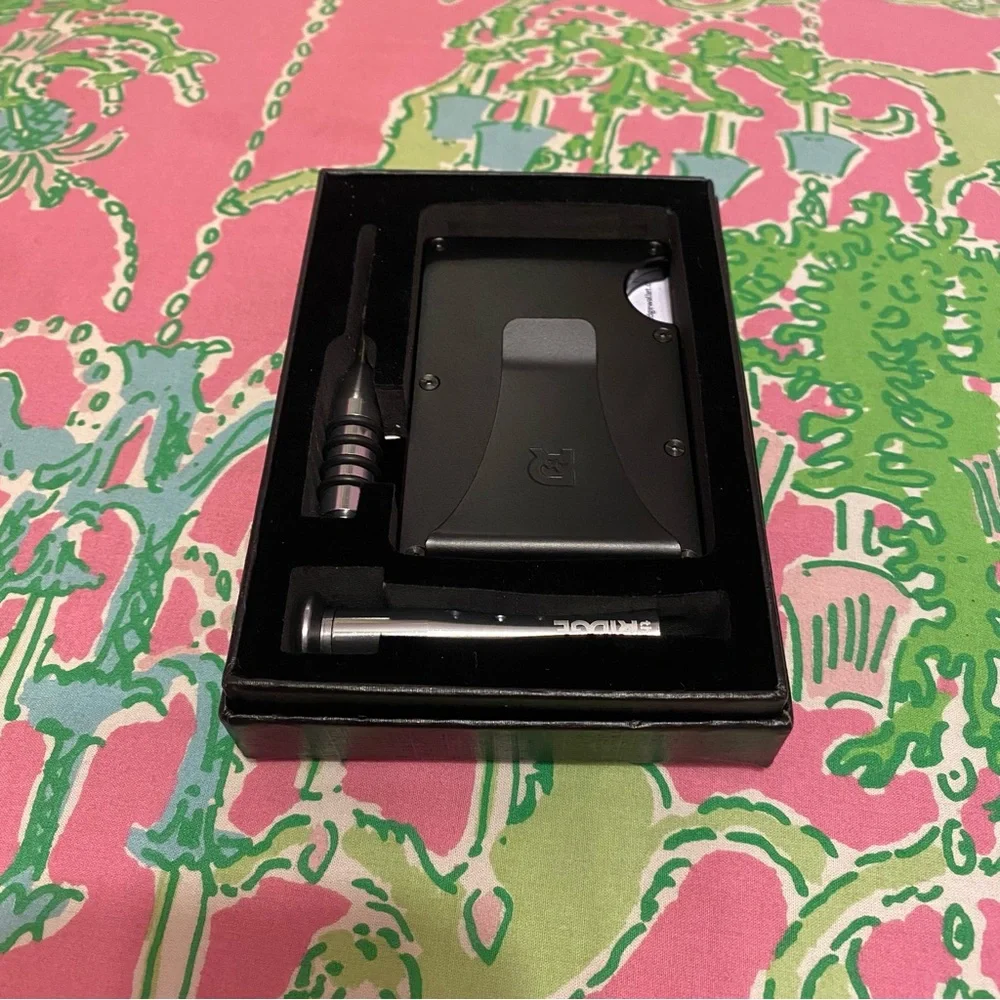 The Ridge aluminum black Money Clip